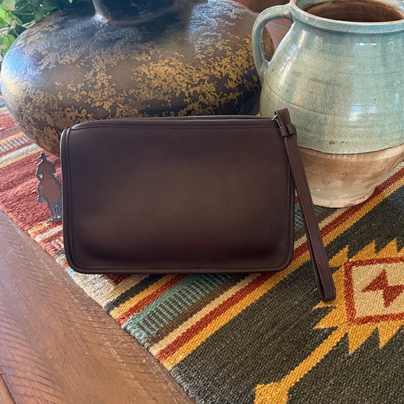 Elegant Brown Leather Zip Top Clutch - Picture 5 of 6